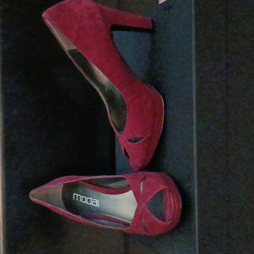 Moda Spana Open Toe Suede Pump